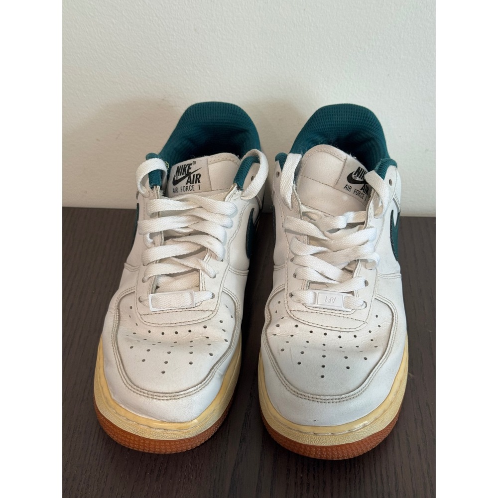 Nike Air Force 1 Low Women Size 8 White Green Gum Sole Leather Sneakers - Picture 3 of 5